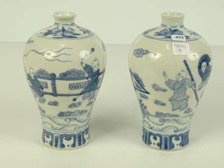 Paire de vases Meiping en porcelaine bleu blanc, 