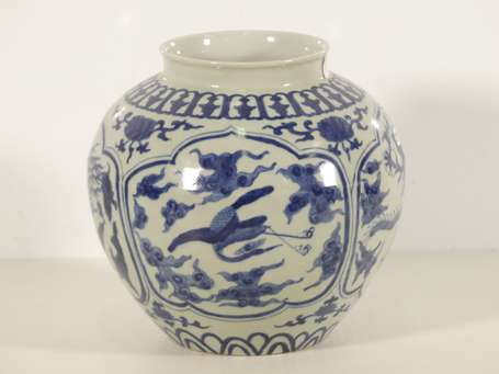 CHINE - Vase boule en porcelaine bleu blanc, la 