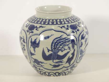 CHINE - Vase boule en porcelaine bleu blanc, la 