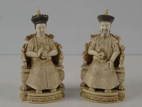 CHINE Empereur et Impératrice, les trônes ornés de
