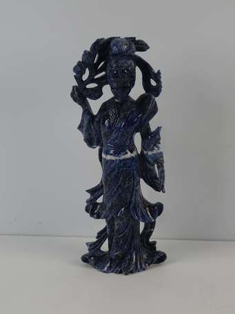 CHINE Statuette en pierre dure bleue mouchetée 