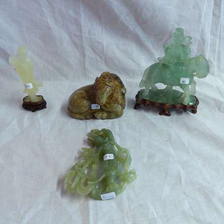 CHINE lot de quatre statuettes en pierres dures 