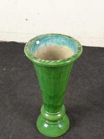 Vase cornet en céramique vernissée vert Biot Xxème