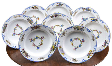 SEVRES Ensemble de huit assiettes à potage en 