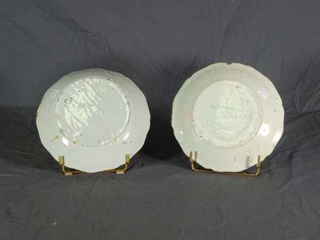 Nivernais - Deux Assiettes en faïence polychrome 