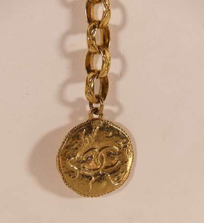 CHANEL - Bracelet en métal doré à maillons ovoïdes