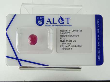 Rubis taille ovale P. 1,55 carats Certificat ALGT