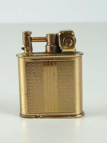 LANVIN - Briquet à essence en métal doré. (Usure)