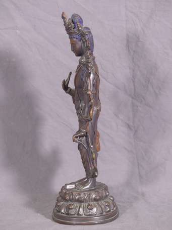 ASIE DU SUD EST - Boddhisatva en bronze patiné, la