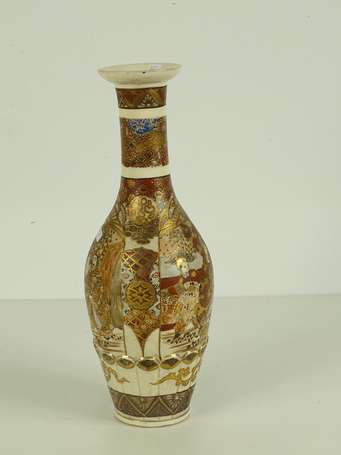 JAPON Satsuma Vase fuselé en céramique, décor 