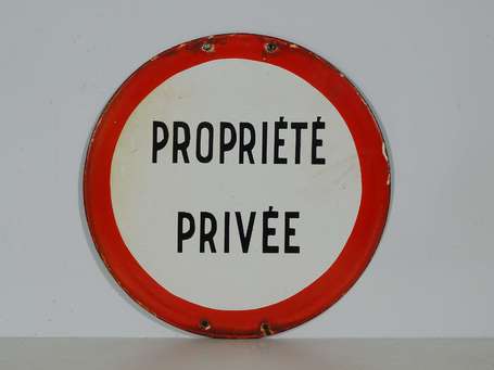 PROPRIÉTÉ PRIVÉE : Plaque émaillée circulaire. 