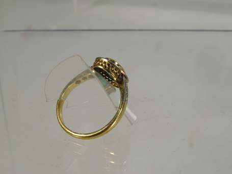 Bague en or deux tons 18K 750°/00) montée d'une 