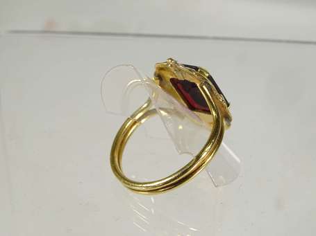 Bague en or jaune 18K (750°/00) sertie quatre 