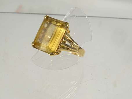 Bague en or jaune 18K (750°/00) sertie griffes 