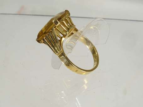 Bague en or jaune 18K (750°/00) sertie griffes 