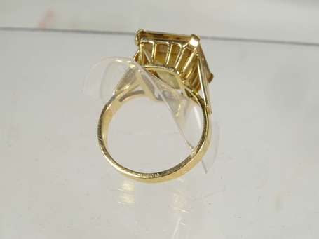 Bague en or jaune 18K (750°/00) sertie griffes 