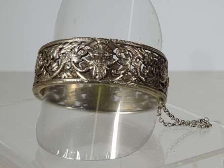 Bracelet manchette en argent à décor ajouré de 