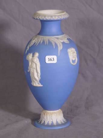 WEDGWOOD - Vase balustre en biscuit de porcelaine 