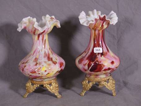 Paire de vases en verre arlequin rose à col évasé 