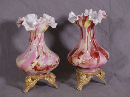 Paire de vases en verre arlequin rose à col évasé 