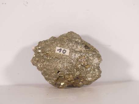 Pyrite à reflets or L. 5,5 cm, H. 4,5 cm, P. 215 
