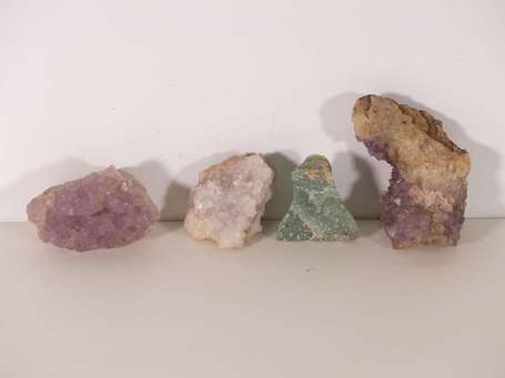 Lot de 4 minéraux : Quartz améthyste, quartz 