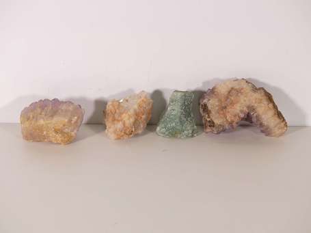 Lot de 4 minéraux : Quartz améthyste, quartz 
