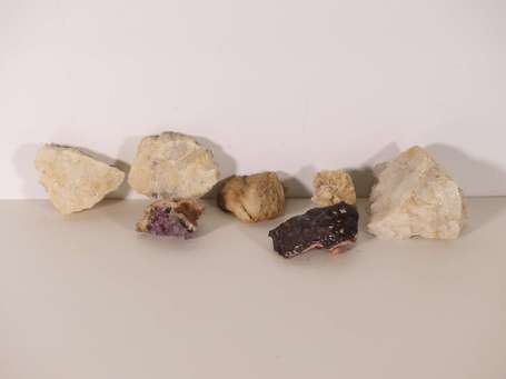 Lot de 7 minéraux : Rhodochrosite rose, quartz, 
