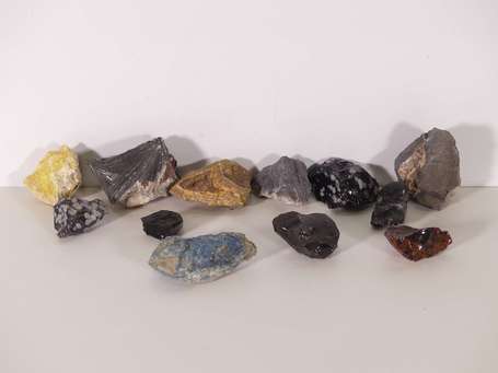 Lot de 11 minéraux : Citrine, Obsidienne diverses 