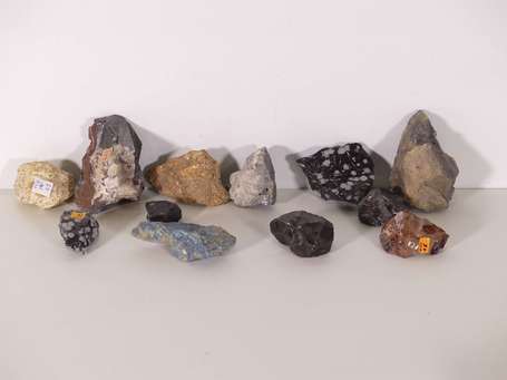 Lot de 11 minéraux : Citrine, Obsidienne diverses 