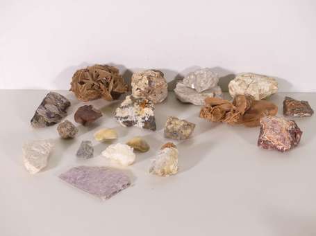 Lot de 12 minéraux : Talc, Mica blanc, Mica 