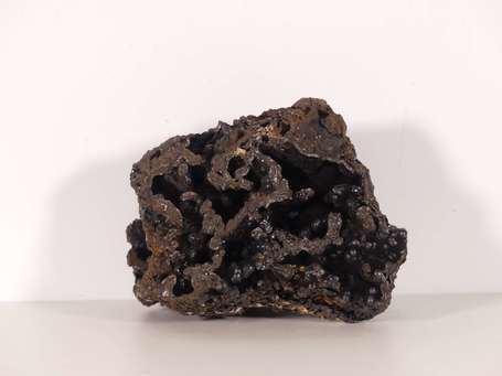 Bloc de Goethite. L. 17 cm, H. 13 cm, P. 2423 g