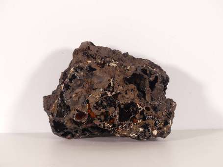 Bloc de Goethite. L. 17 cm, H. 13 cm, P. 2423 g