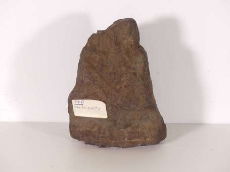 Météorite. H. 16 cm, L. 11 cm, Pr. 8 cm, P. 2747 