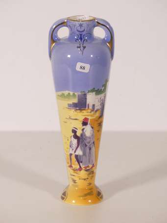 KELLER & GUERIN, Lunéville - Vase à deux anses de 