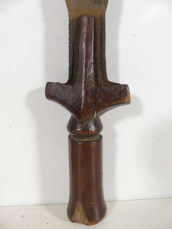 Ancien petit sabre de guerrier en bois et métal 