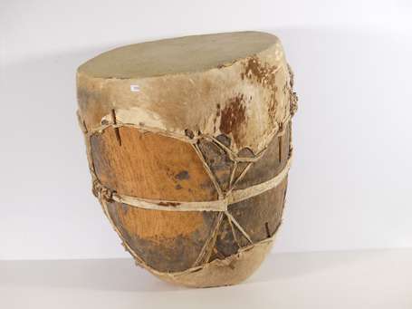 Grand et ancien tambour de fête en bois naturel, 