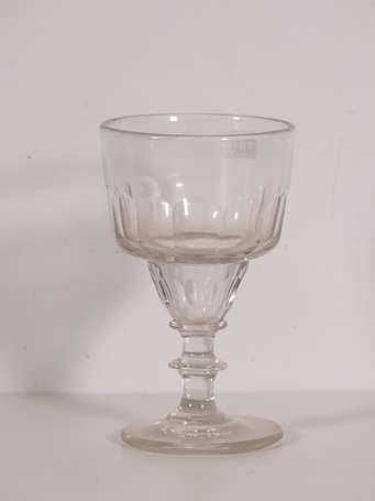 ABSINTHE : Verre à facettes, diamètre du pied : 7.