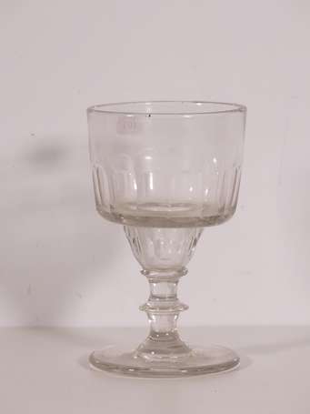 ABSINTHE : Verre à facettes, diamètre du pied : 8.