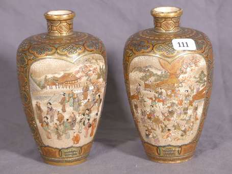 JAPON, Fours de Satsuma - Paire de petits vases 