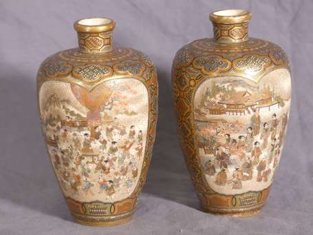 JAPON, Fours de Satsuma - Paire de petits vases 