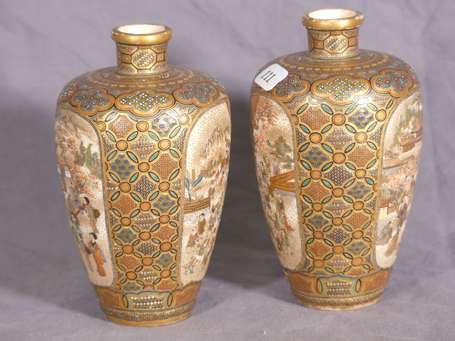 JAPON, Fours de Satsuma - Paire de petits vases 