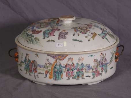 CHINE - Soupière en porcelaine à décor polychrome 