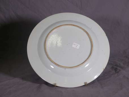 CHINE - Assiette en porcelaine à décor floral 