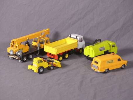 Dinky toys GB - Lot de 5 véhicules de travaux  - 