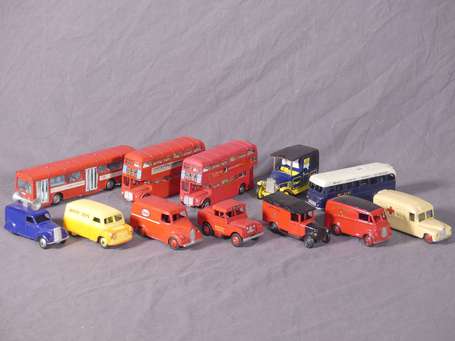 Dinky toys GB - Lot de 12 camionnettes et bus - 