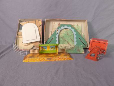 Hornby O - Lot d'accessoires - Tunnel, cabine 