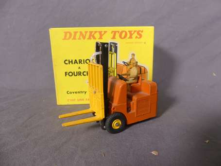 Dinky toys France - Chariot à fourche - très bel 
