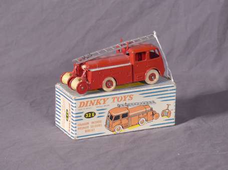 Dinky toys France - Fourgon 1er secours - bel état