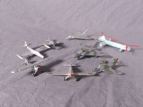 Dinky toys France et GB - 8 avions - état d'usage 